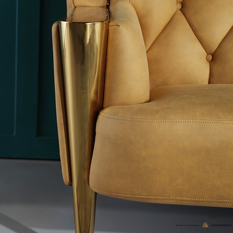 现代黄色软垫切斯特菲尔德沙发高背簇绒沙发3座不锈钢金色