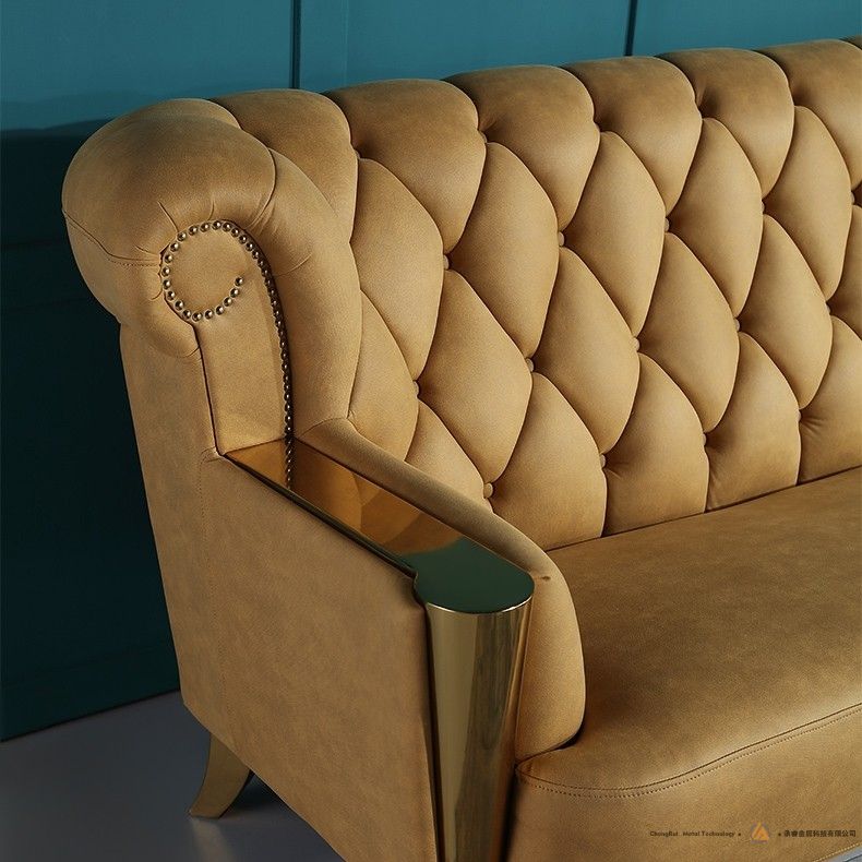 现代黄色软垫切斯特菲尔德沙发高背簇绒沙发3座不锈钢金色