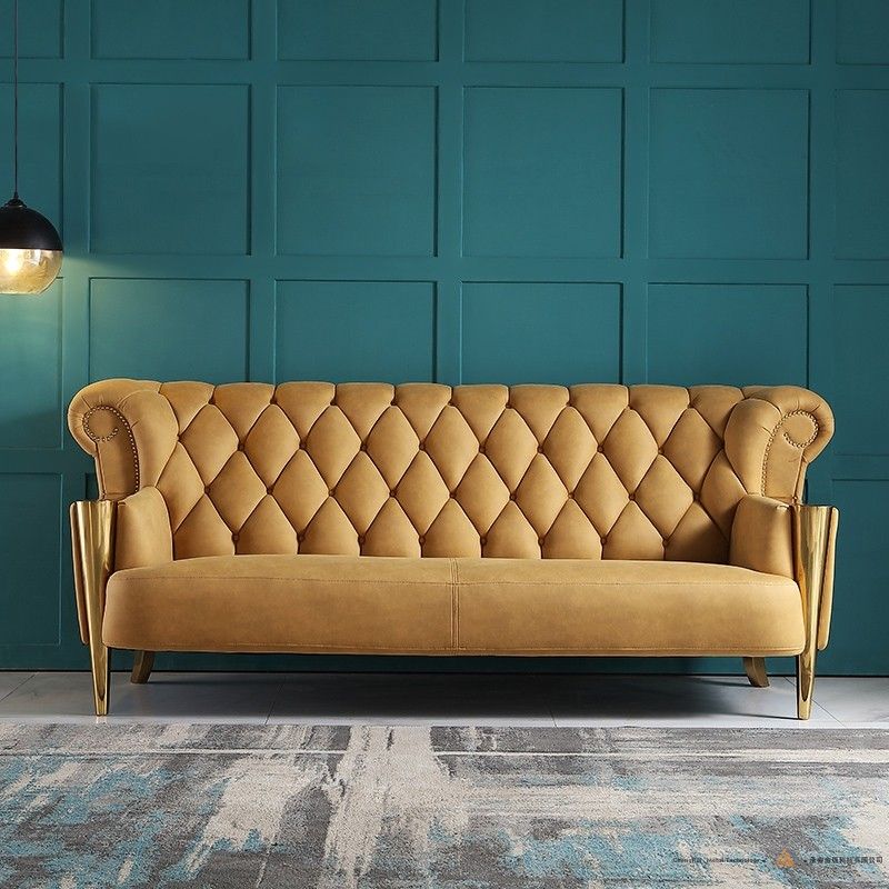 现代黄色软垫切斯特菲尔德沙发高背簇绒沙发3座不锈钢金色
