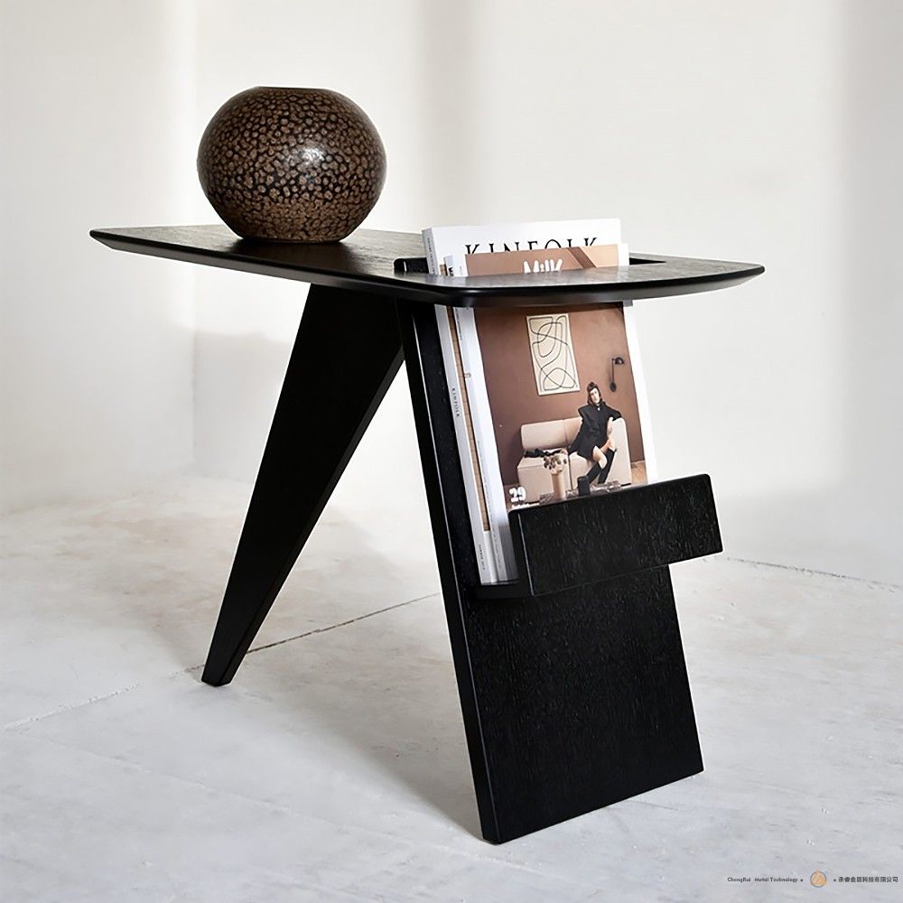 黑色木制端桌，带杂志架小书架