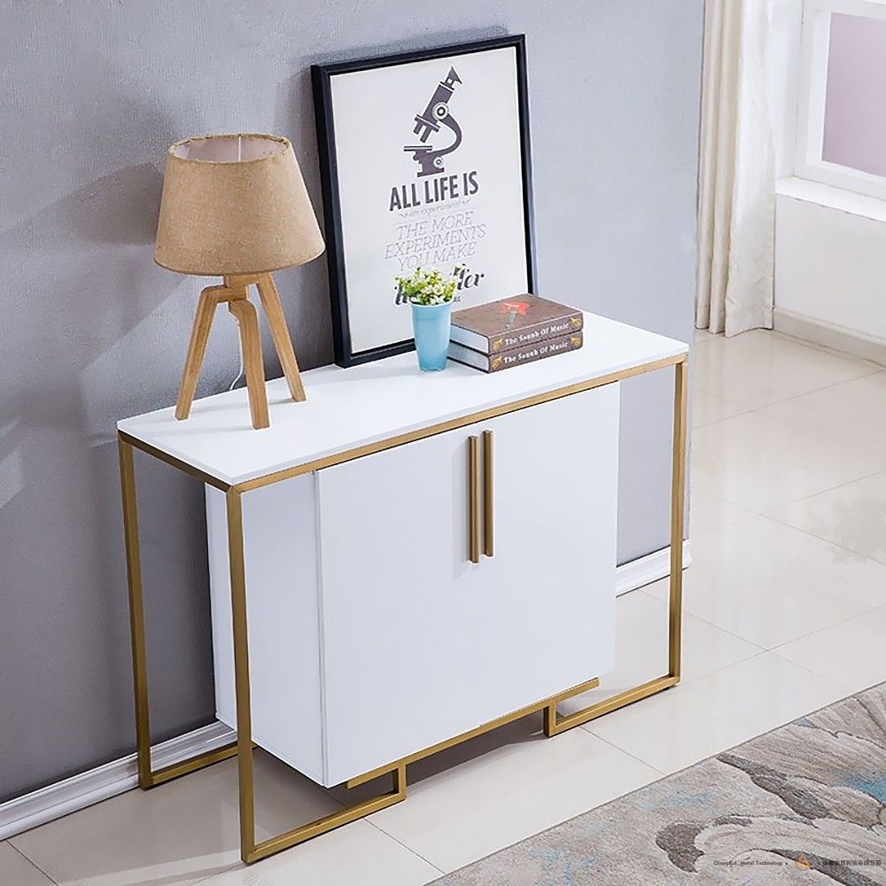 白色和金色控制台带储藏室双门鞋柜
