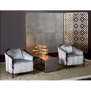 巴黎6080豪华意大利扶手椅，采用白色软垫面料，椅背加厚衬垫，钢结构。有亚麻布、天鹅绒、织物和光滑或绒面革与亚麻布、天鹅绒或织物组合而成的织物。有光滑或绒面革的皮革。这套奢华的意大利家具集木材和金属的