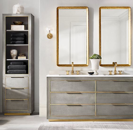 克丽斯塔尔教堂  479美元·RH的Boule de Cristal Single Sconce：由实心黄铜和水晶玻璃制成，设计师Jonathan Browning的雕塑装置证明了他对奢华材料和卓越品