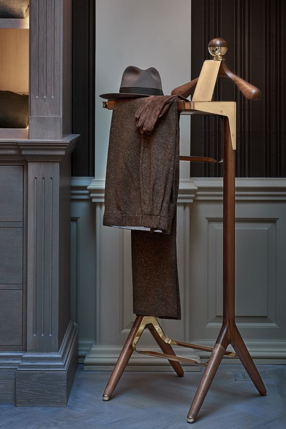 The Classical Valet Stand
